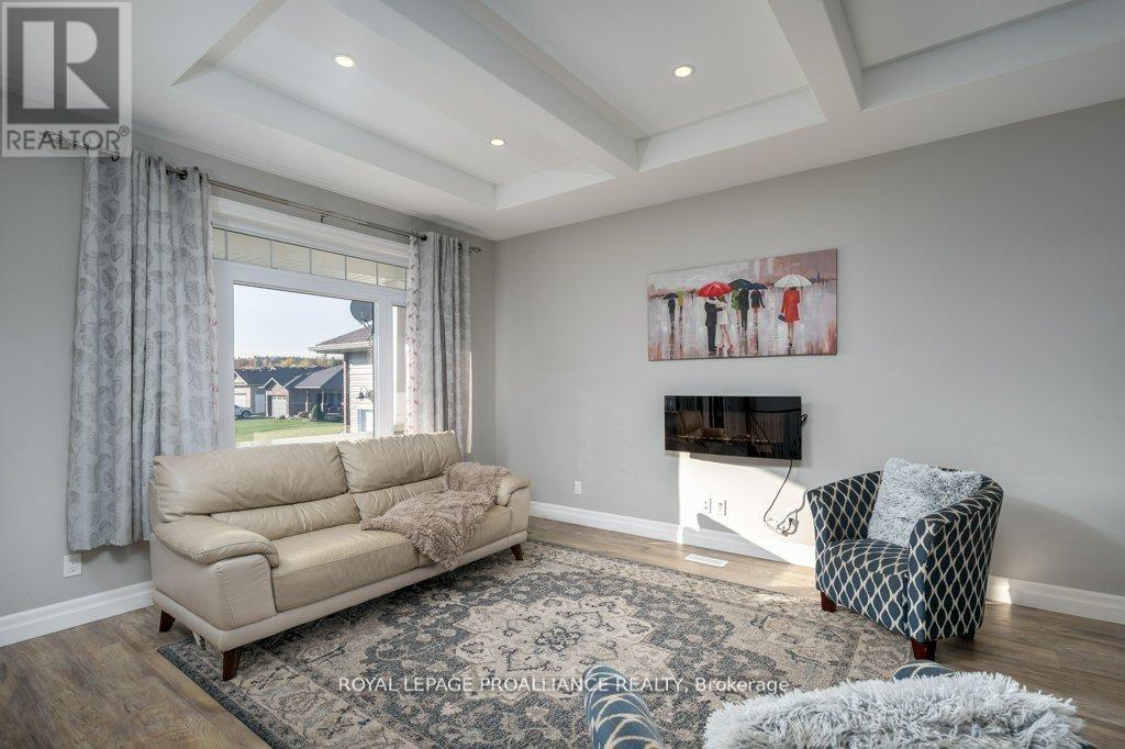 50 Stonegate Crescent, Quinte West, Ontario  K0K 2C0 - Photo 9 - X12894650