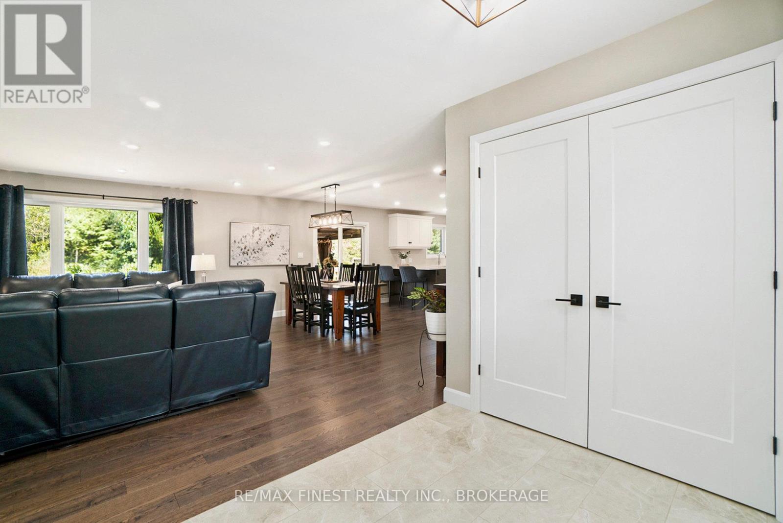 10541 Wylie Way, North Dundas, Ontario  K0E 1S0 - Photo 4 - X12894552