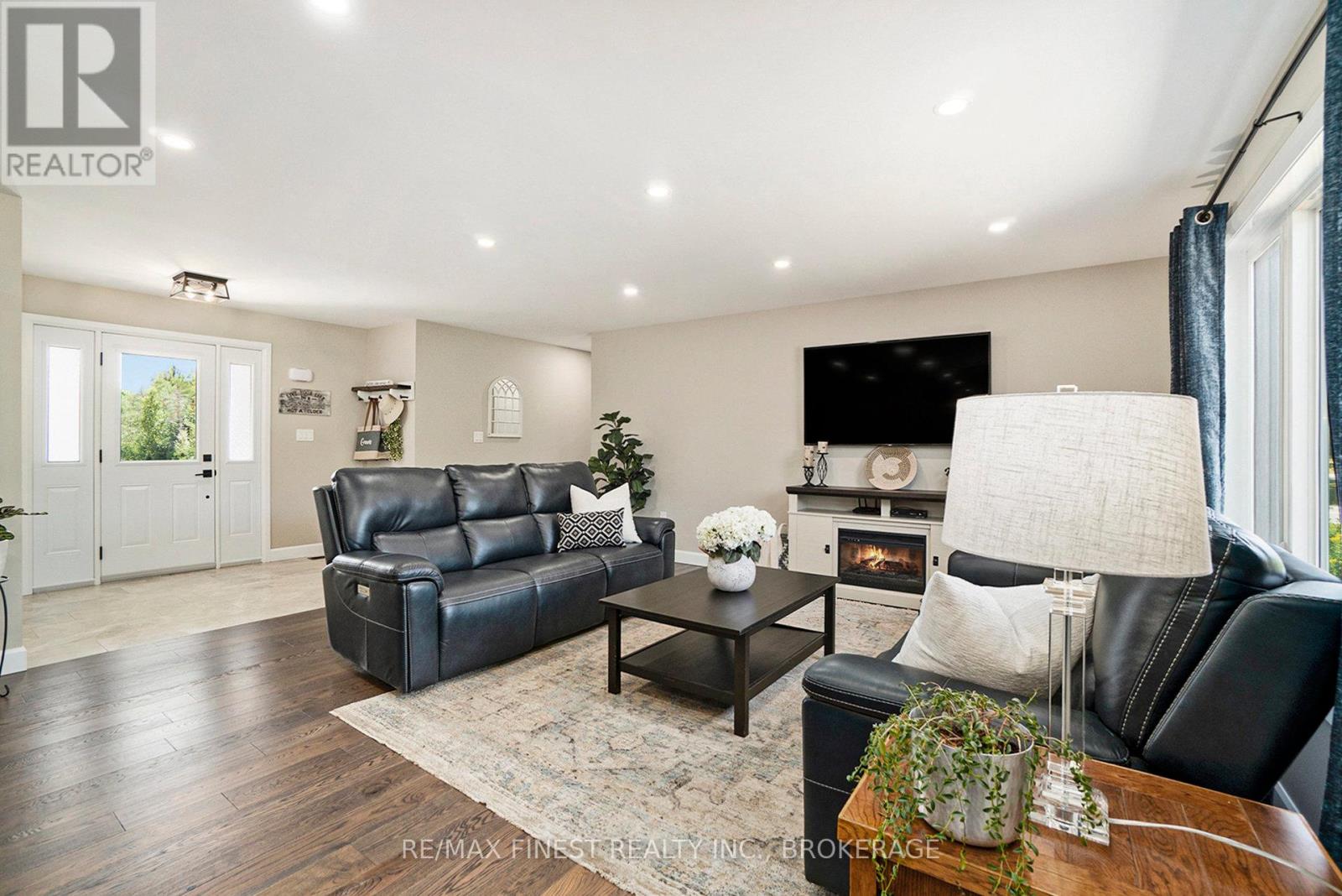 10541 Wylie Way, North Dundas, Ontario  K0E 1S0 - Photo 8 - X12894552