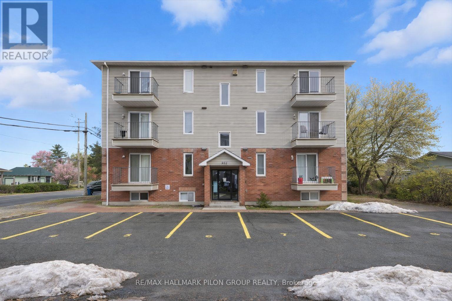 100 - 902 NOTRE DAME STREET, Russell, Ontario