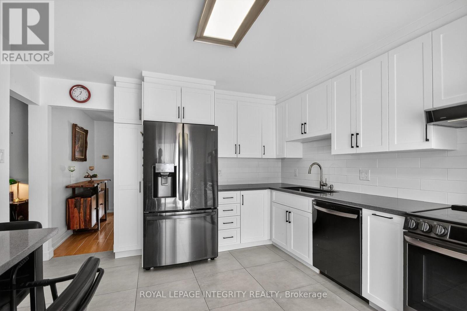 2092 Legrand Crescent, Ottawa, Ontario  K1E 3T6 - Photo 15 - X12894646