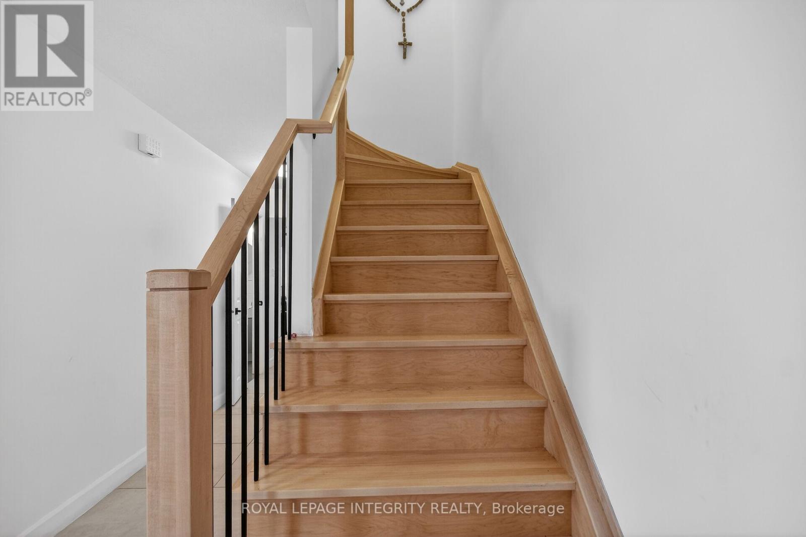 2092 Legrand Crescent, Ottawa, Ontario  K1E 3T6 - Photo 21 - X12894646