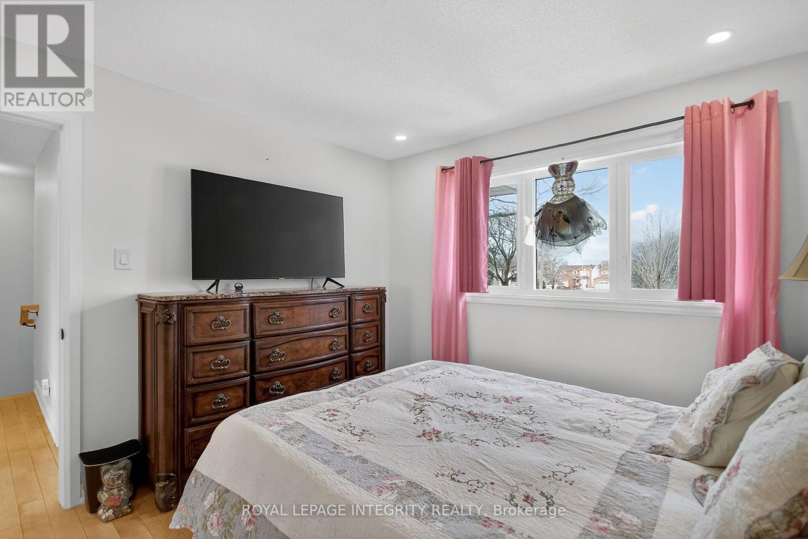 2092 Legrand Crescent, Ottawa, Ontario  K1E 3T6 - Photo 31 - X12894646