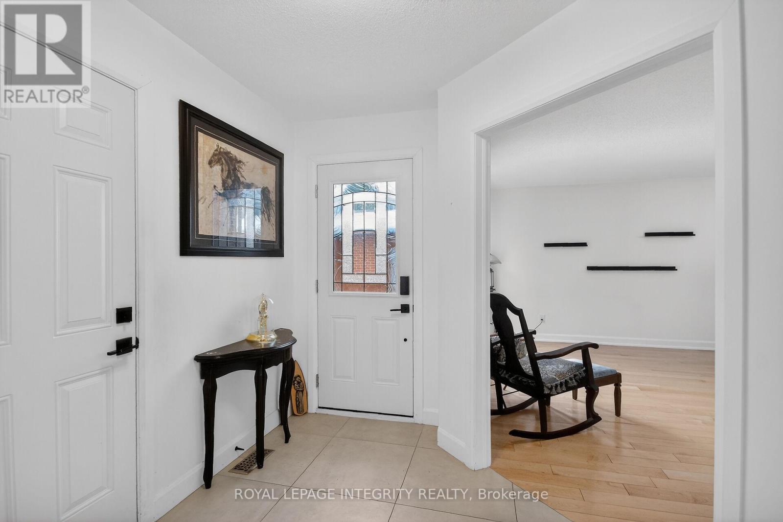 2092 Legrand Crescent, Ottawa, Ontario  K1E 3T6 - Photo 6 - X12894646