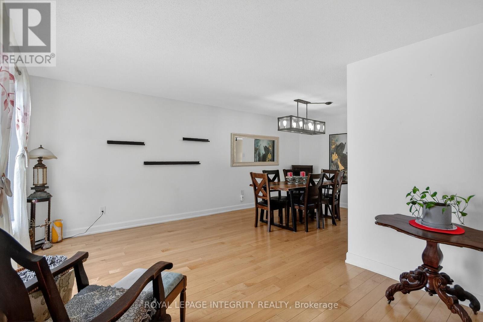 2092 Legrand Crescent, Ottawa, Ontario  K1E 3T6 - Photo 7 - X12894646