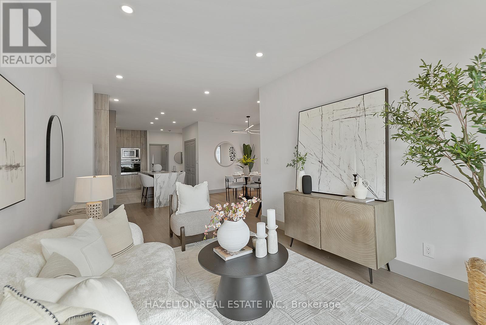 1209 - 102 Bloor Street W, Toronto, Ontario  M5S 1M8 - Photo 2 - C12894554