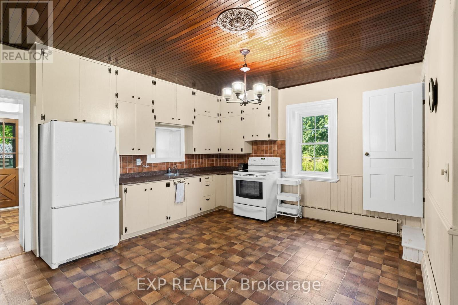 7928 Jock Trail, Ottawa, Ontario  K0A 2Z0 - Photo 12 - X12269277