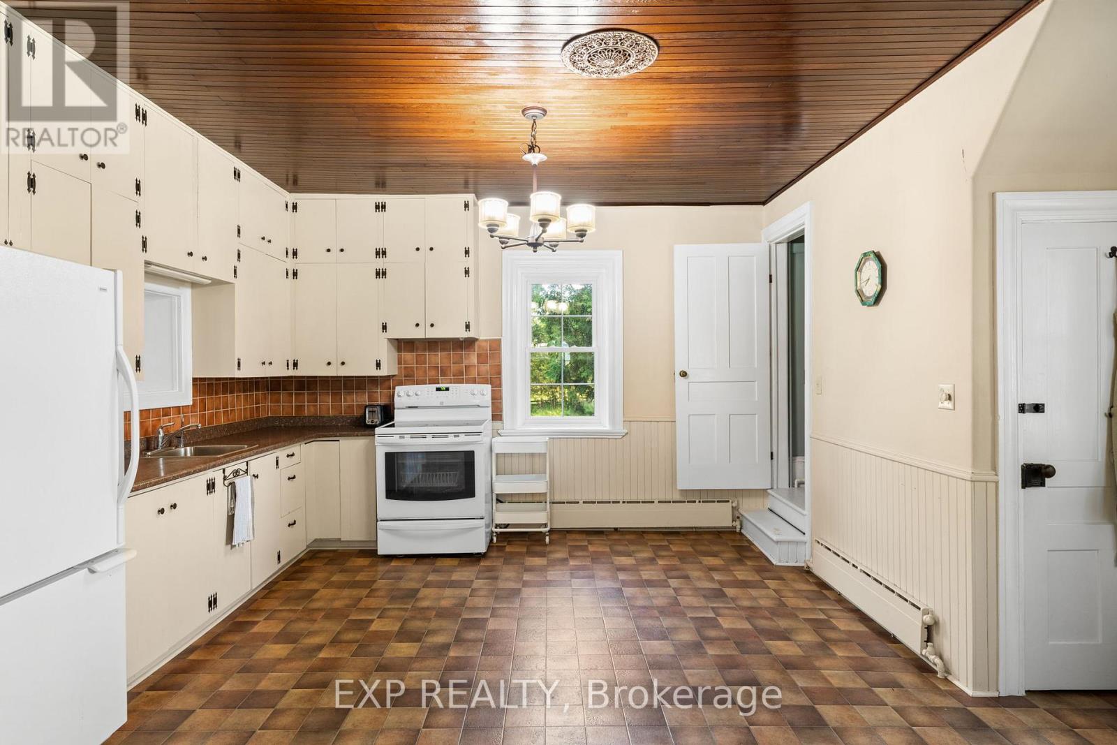 7928 Jock Trail, Ottawa, Ontario  K0A 2Z0 - Photo 11 - X12269277