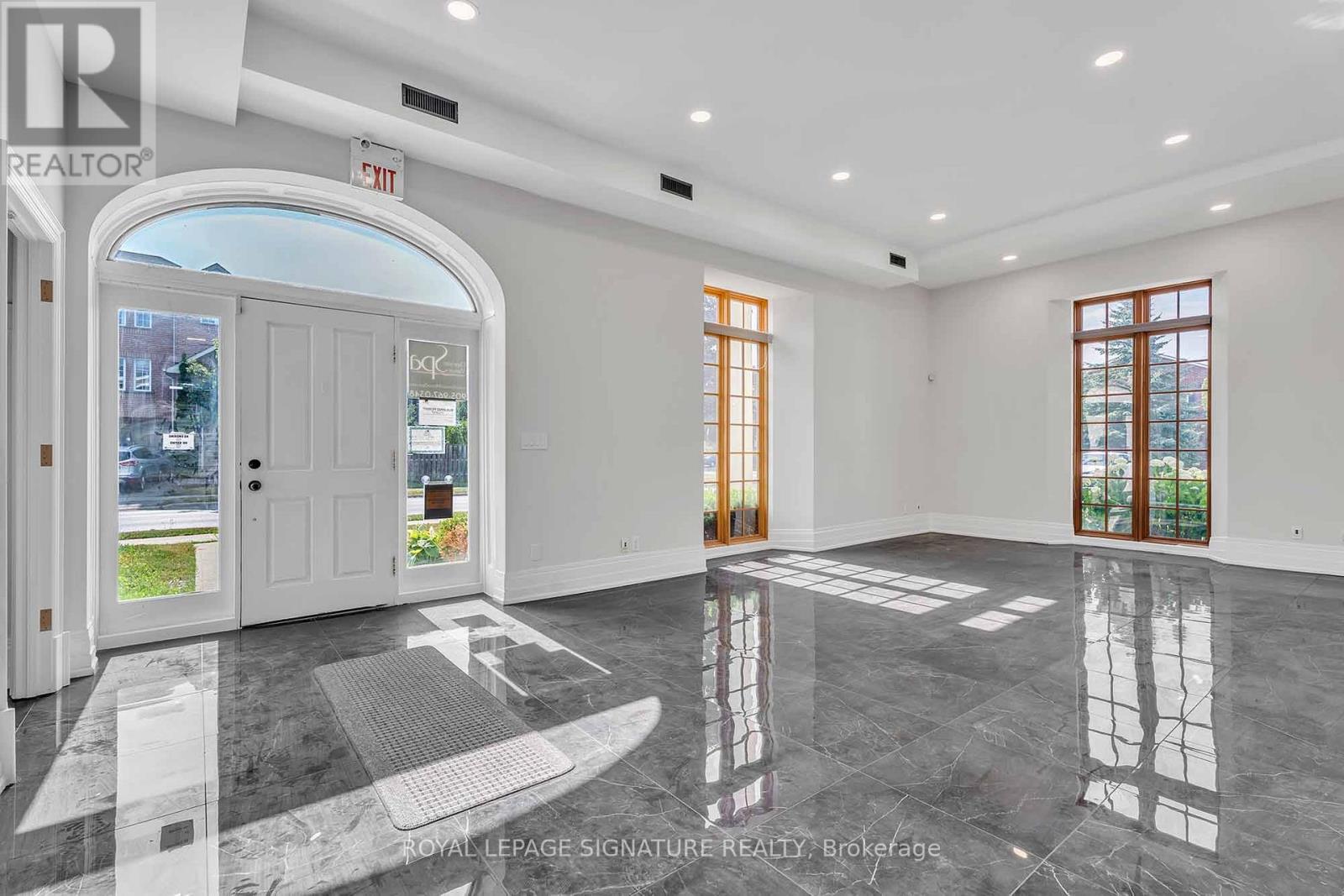 83 DAWSON MANOR BOULEVARD, Newmarket, Ontario