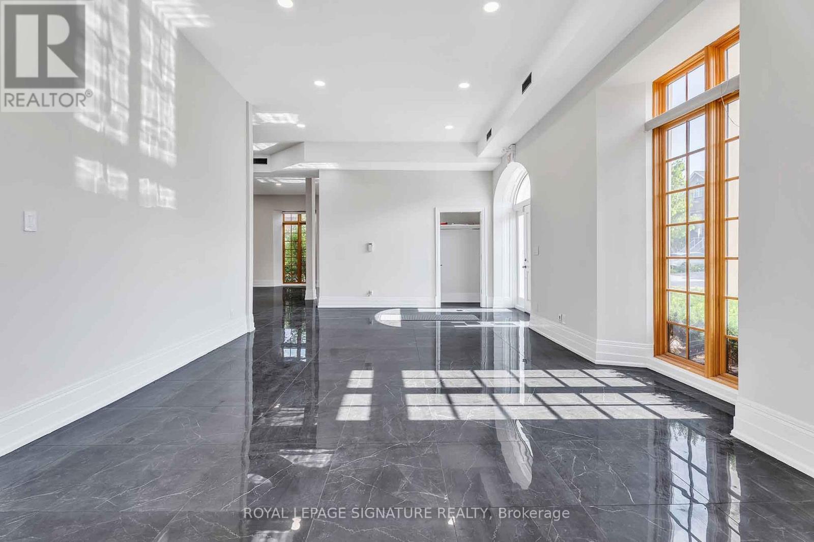 83 Dawson Manor Boulevard, Newmarket, Ontario  L3X 2H5 - Photo 10 - N12894542