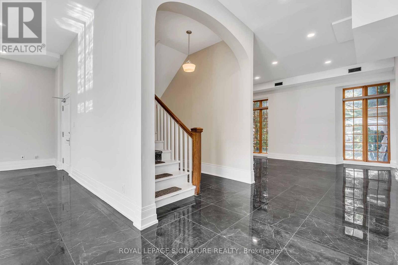 83 Dawson Manor Boulevard, Newmarket, Ontario  L3X 2H5 - Photo 12 - N12894542