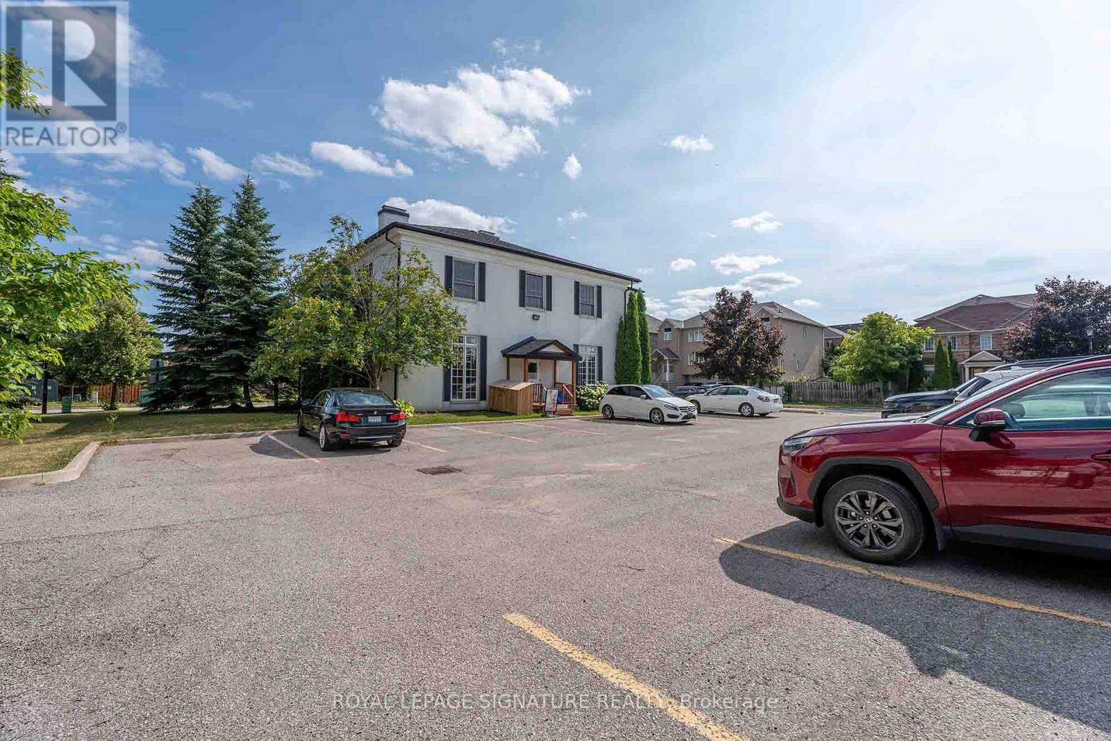 83 Dawson Manor Boulevard, Newmarket, Ontario  L3X 2H5 - Photo 7 - N12894542