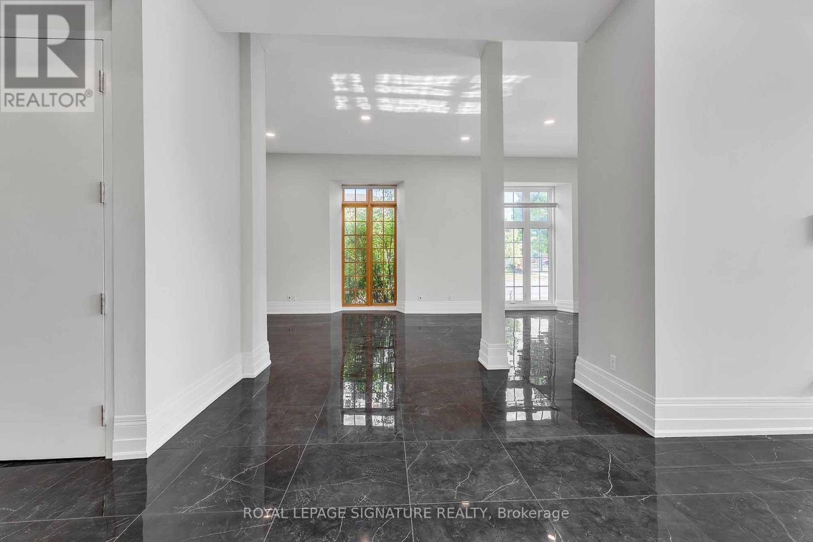 83 Dawson Manor Boulevard, Newmarket, Ontario  L3X 2H5 - Photo 9 - N12894542