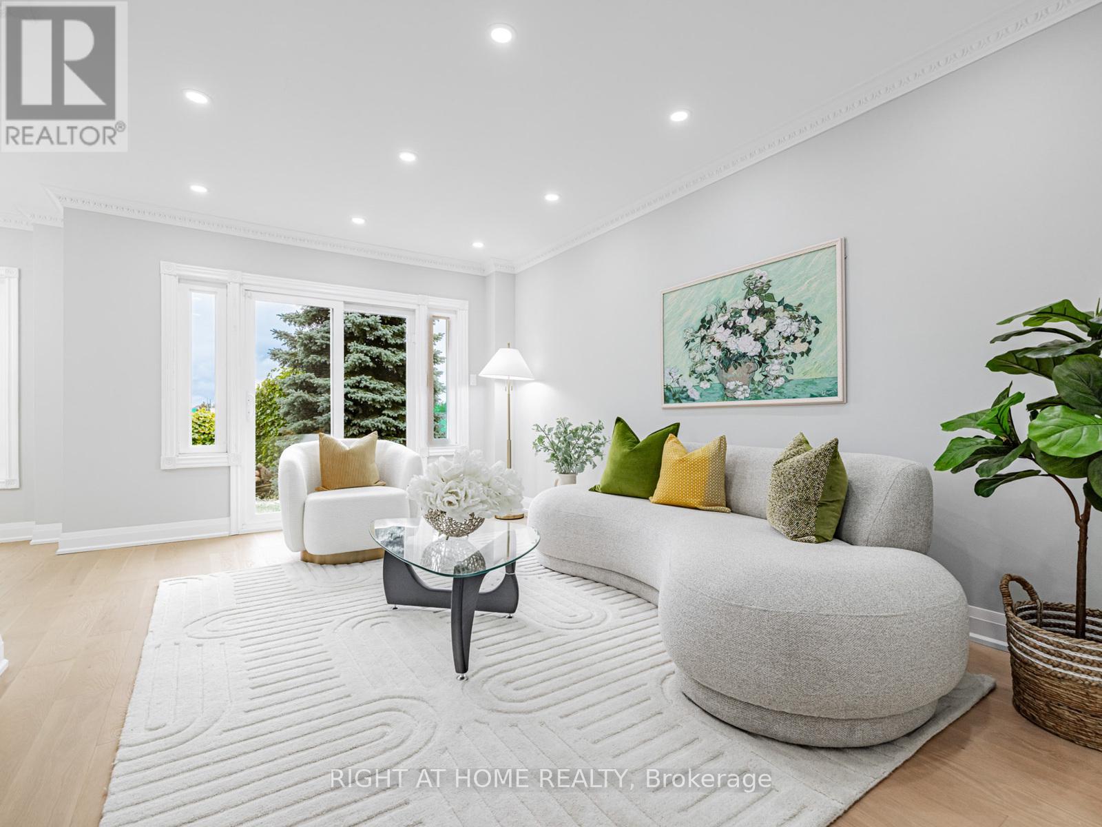 43 Farmstead Road, Richmond Hill (Rouge Woods), Ontario  L4S 1W3 - Photo 2 - N12894592