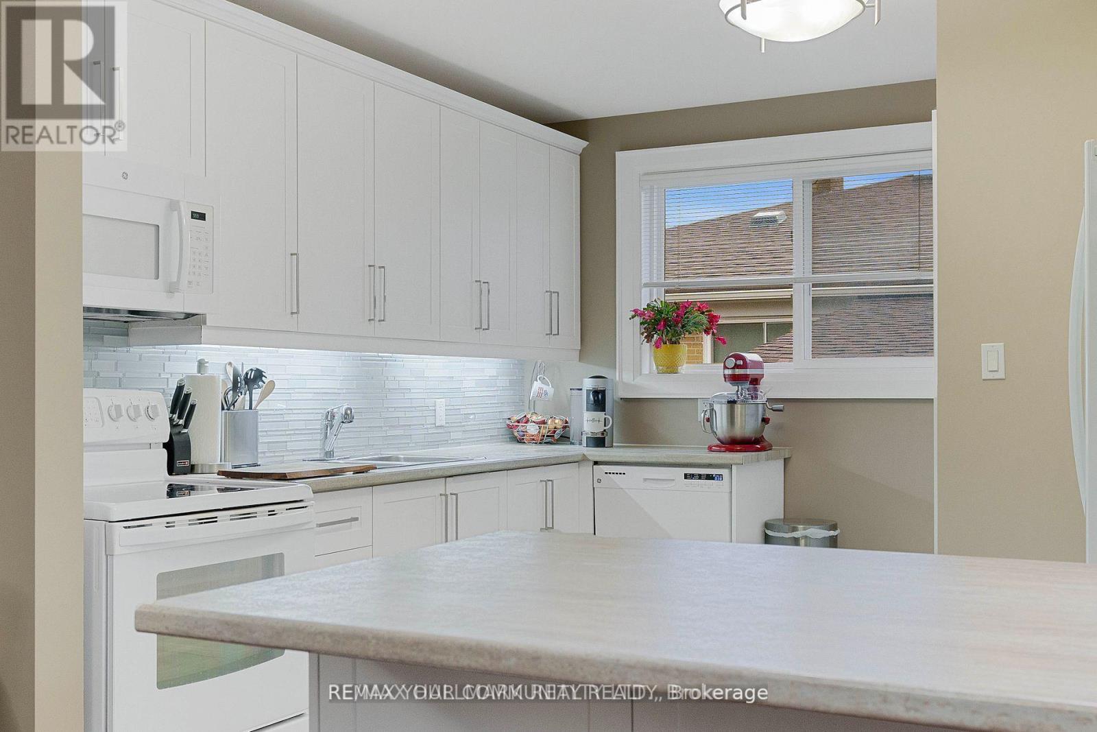 Main - 253 Alsace Road, Richmond Hill, Ontario  L4C 2W9 - Photo 3 - N12894600