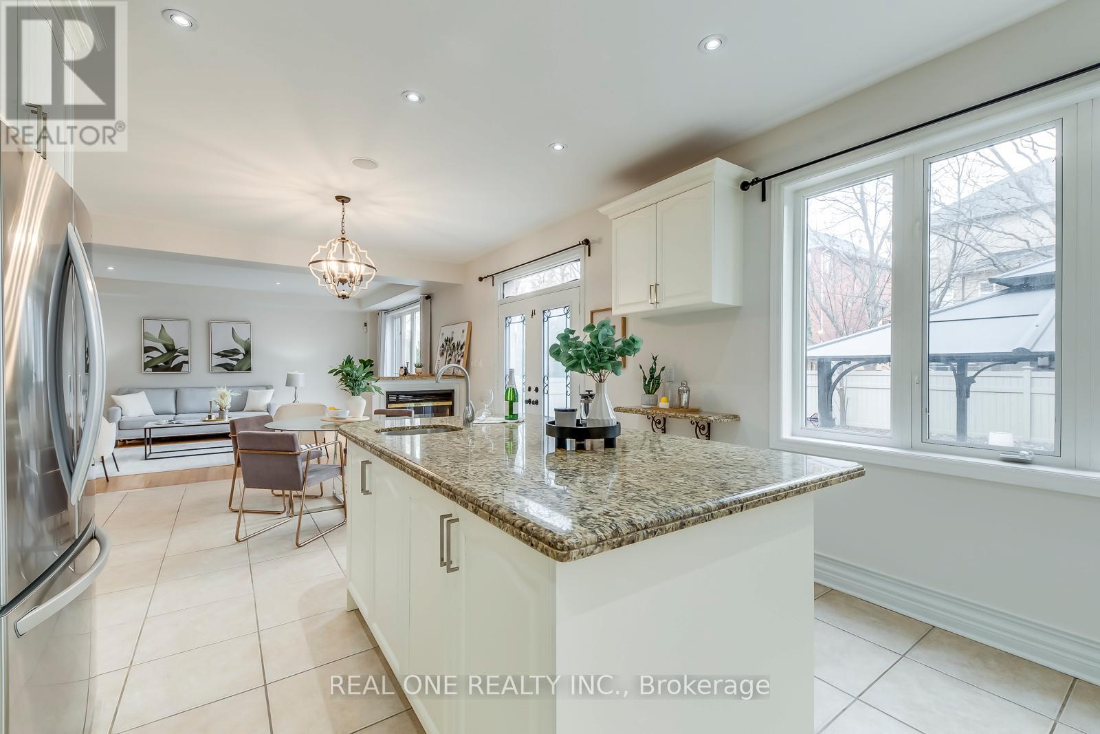 2326 Rockingham Drive, Oakville, Ontario  L6H 7J4 - Photo 16 - W12894534