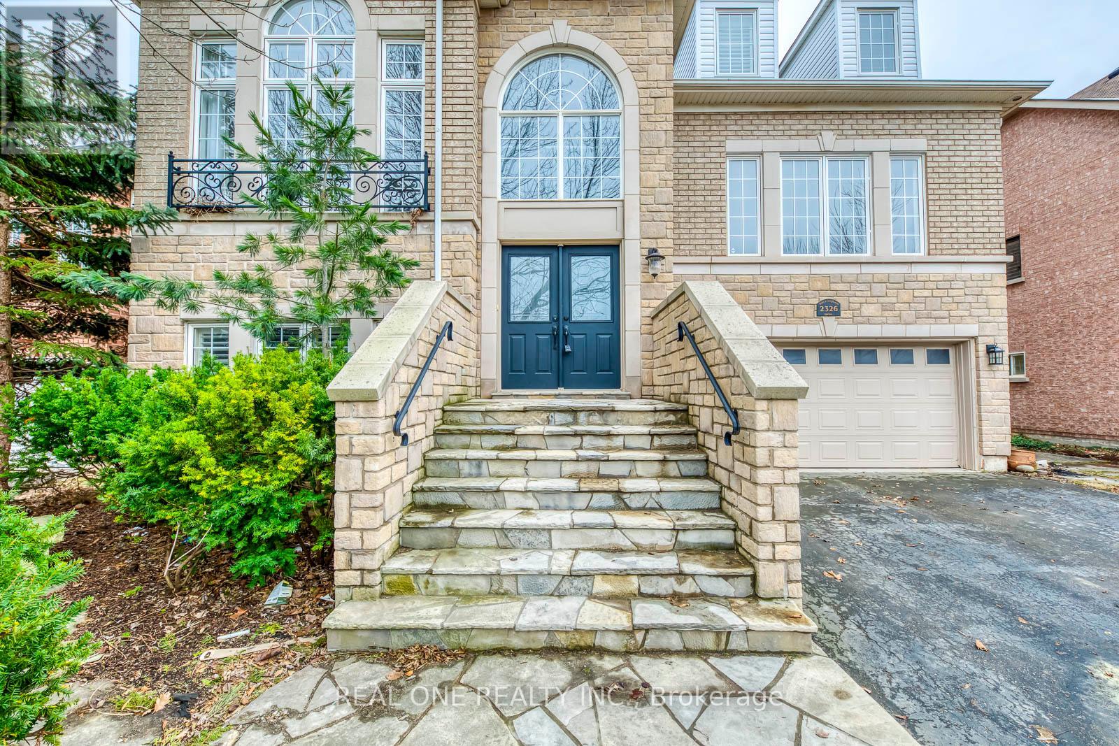 2326 Rockingham Drive, Oakville, Ontario  L6H 7J4 - Photo 2 - W12894534