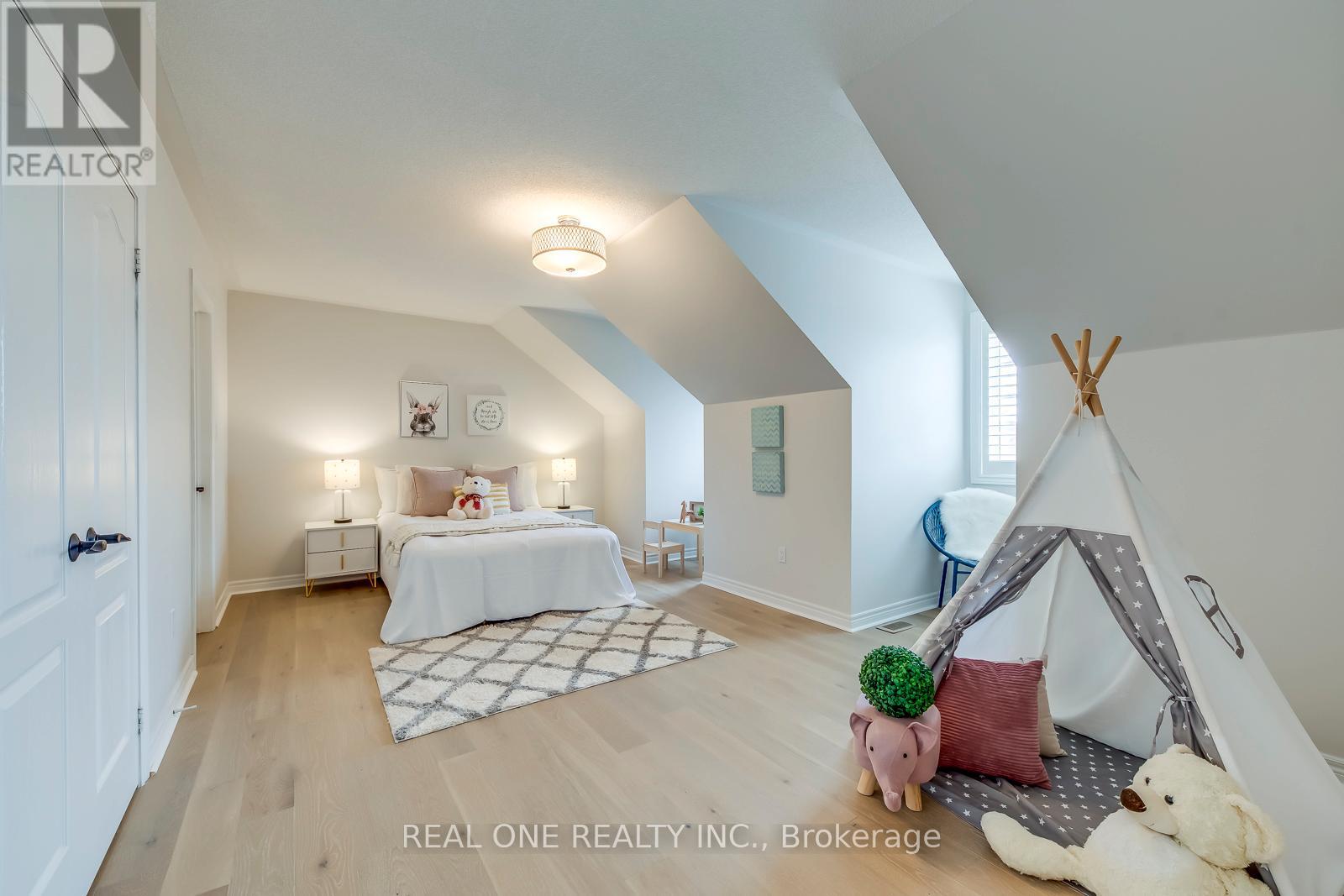 2326 Rockingham Drive, Oakville, Ontario  L6H 7J4 - Photo 29 - W12894534