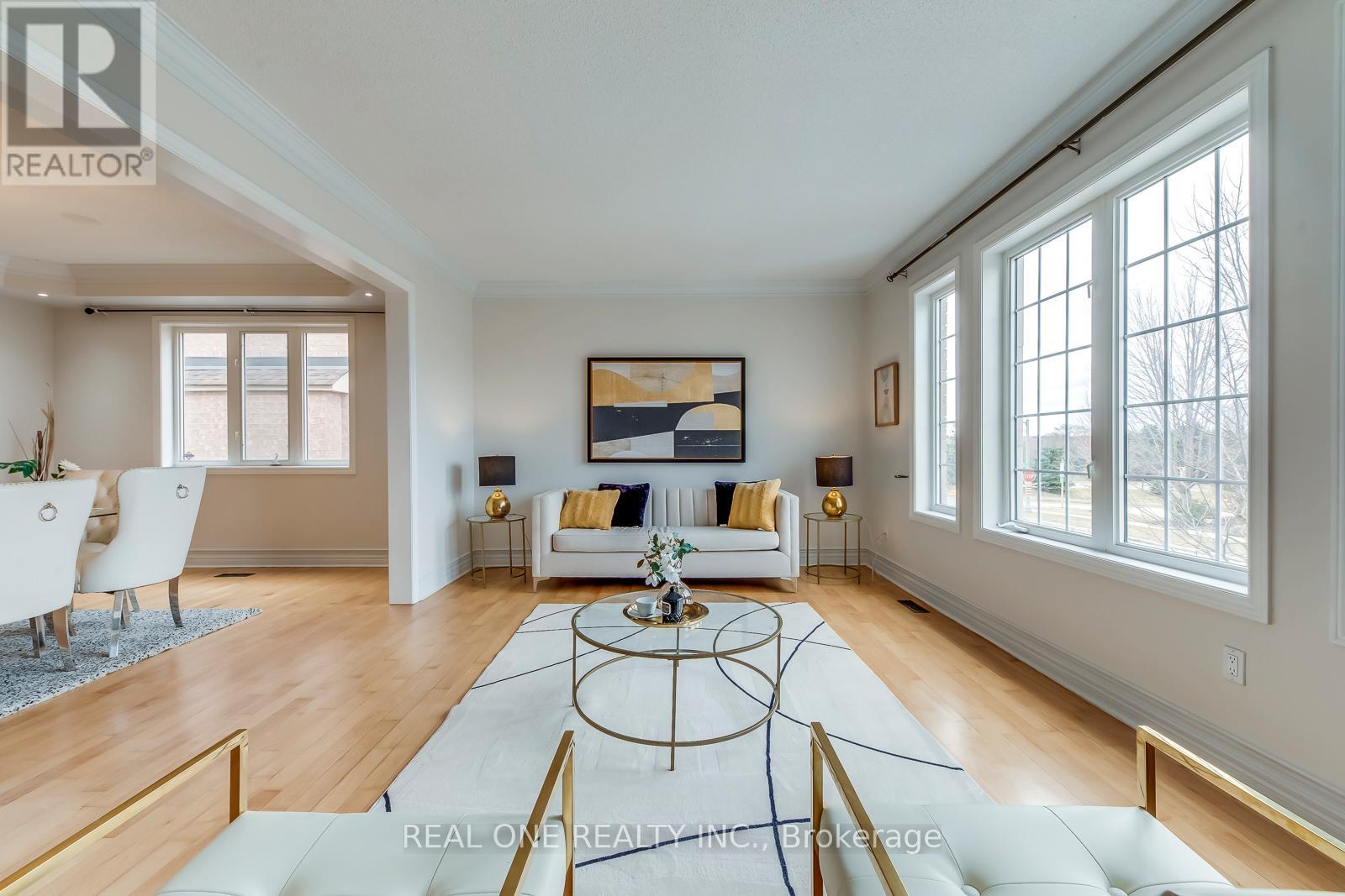 2326 Rockingham Drive, Oakville, Ontario  L6H 7J4 - Photo 4 - W12894534