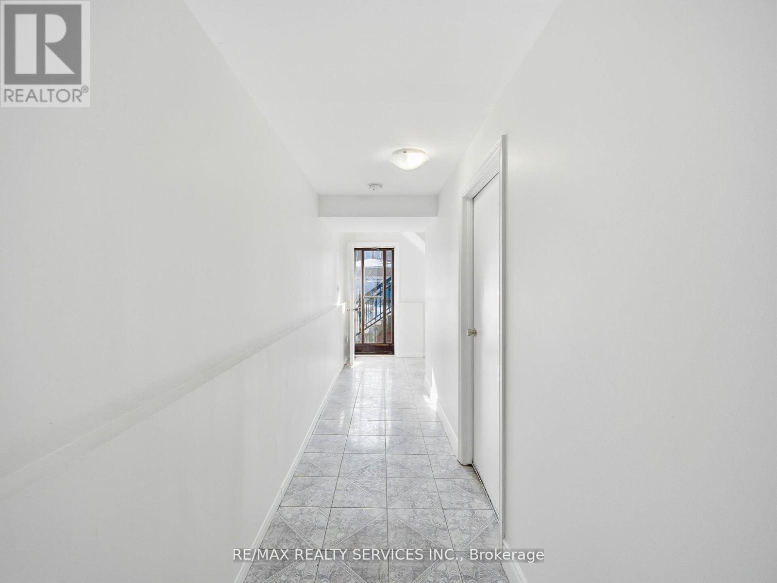 8 Deerpark Crescent, Brampton (Brampton West), Ontario  L6X 2T7 - Photo 15 - W12894548