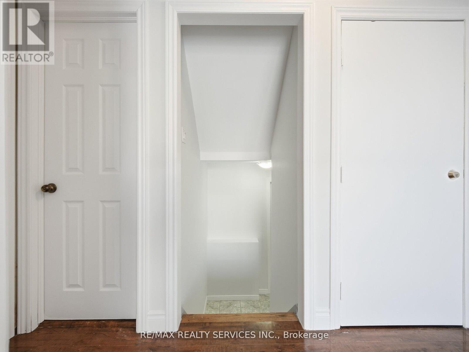 8 Deerpark Crescent, Brampton (Brampton West), Ontario  L6X 2T7 - Photo 24 - W12894548