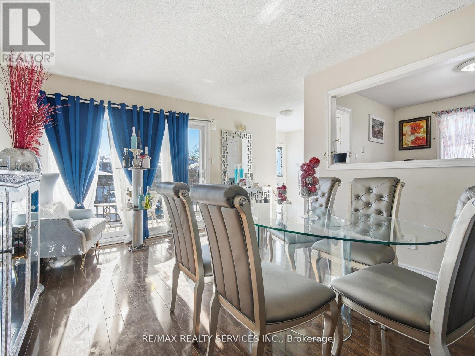 8 Deerpark Crescent, Brampton (Brampton West), Ontario  L6X 2T7 - Photo 8 - W12894548