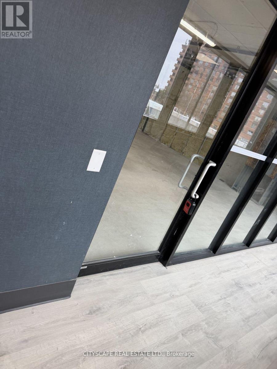 202 - 3401 Ridgeway Drive, Mississauga (Erin Mills), Ontario  L5L 0B9 - Photo 3 - W12894576