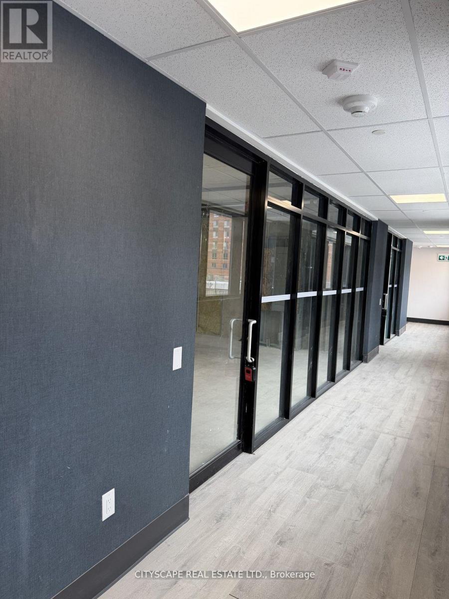 202 - 3401 Ridgeway Drive, Mississauga (Erin Mills), Ontario  L5L 0B9 - Photo 4 - W12894576