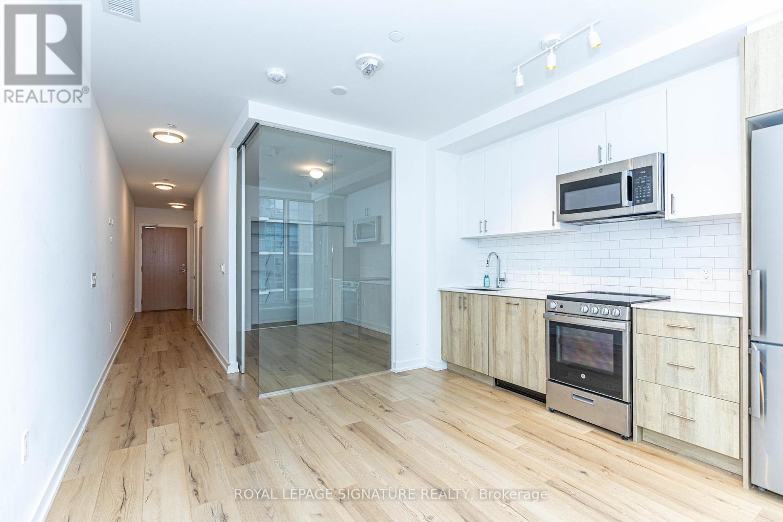 610 - 1195 The Queensway, Toronto, Ontario  M8Z 1R6 - Photo 7 - W12894618