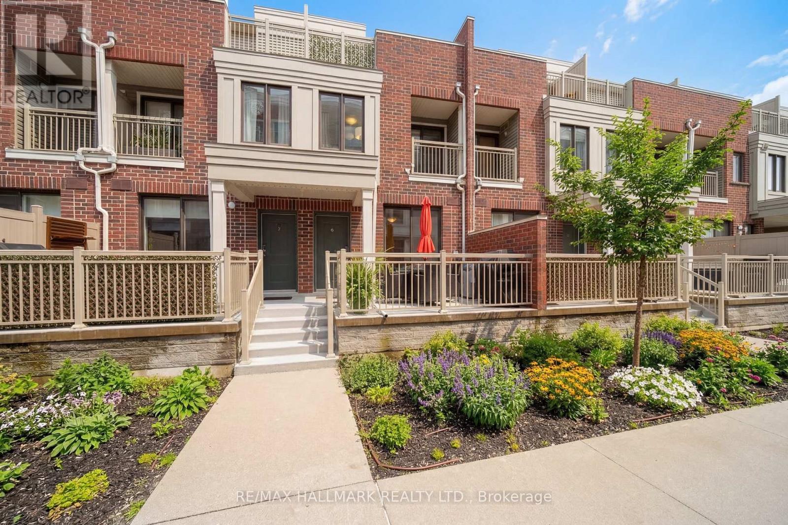 6 - 135 Long Branch Avenue, Toronto, Ontario  M8W 0A9 - Photo 4 - W12894628