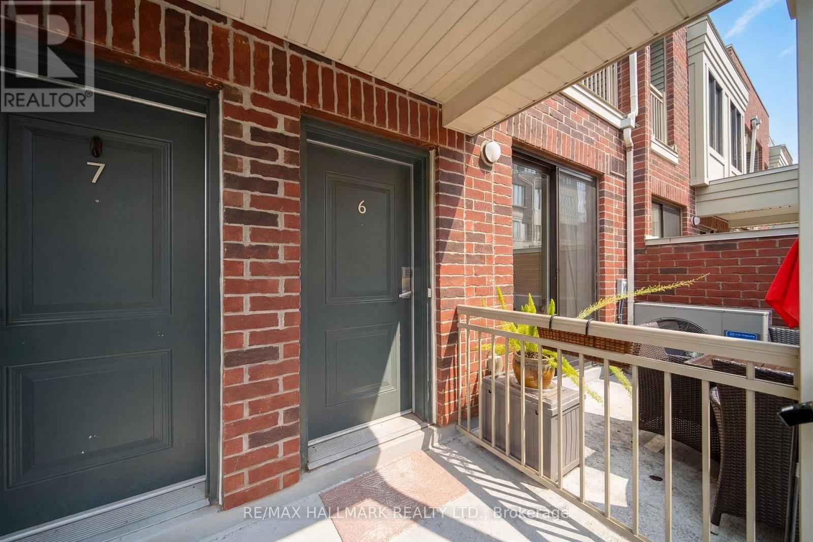 6 - 135 Long Branch Avenue, Toronto, Ontario  M8W 0A9 - Photo 6 - W12894628