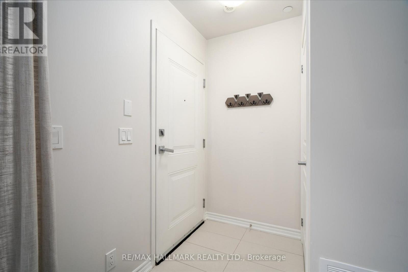 6 - 135 Long Branch Avenue, Toronto, Ontario  M8W 0A9 - Photo 7 - W12894628