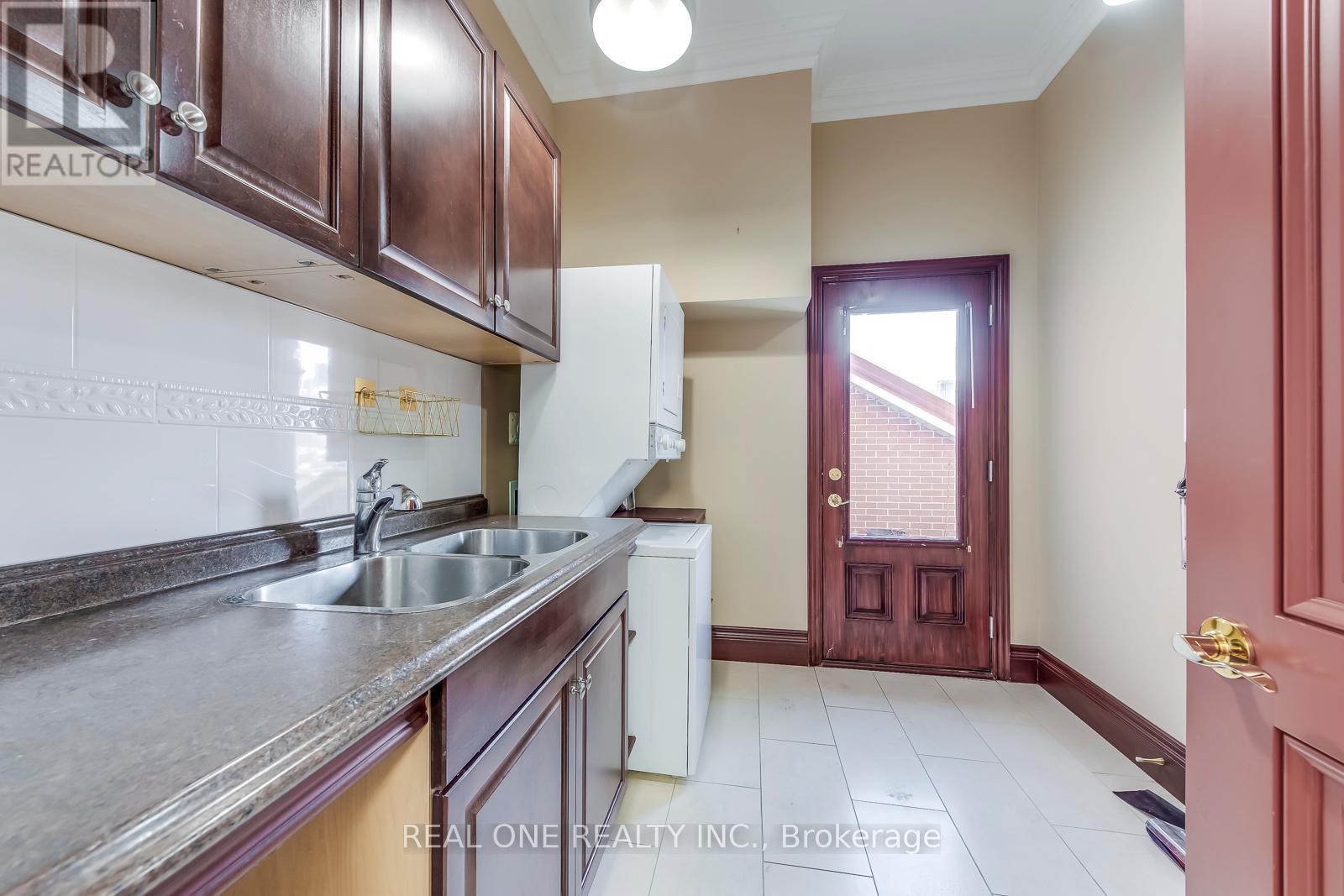 3480 Joan Drive, Mississauga, Ontario  L5B 1T5 - Photo 34 - W12894644