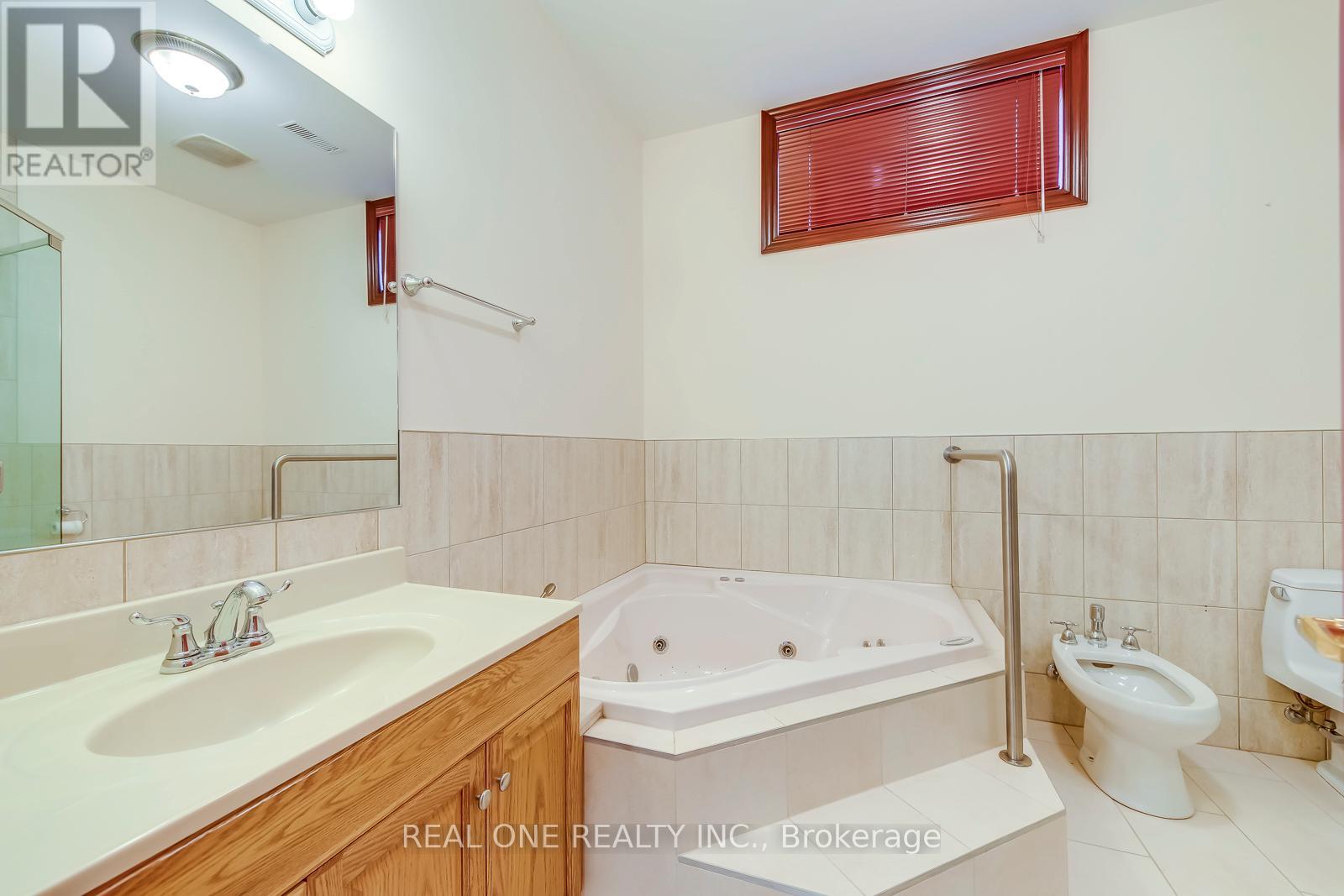 3480 Joan Drive, Mississauga, Ontario  L5B 1T5 - Photo 42 - W12894644