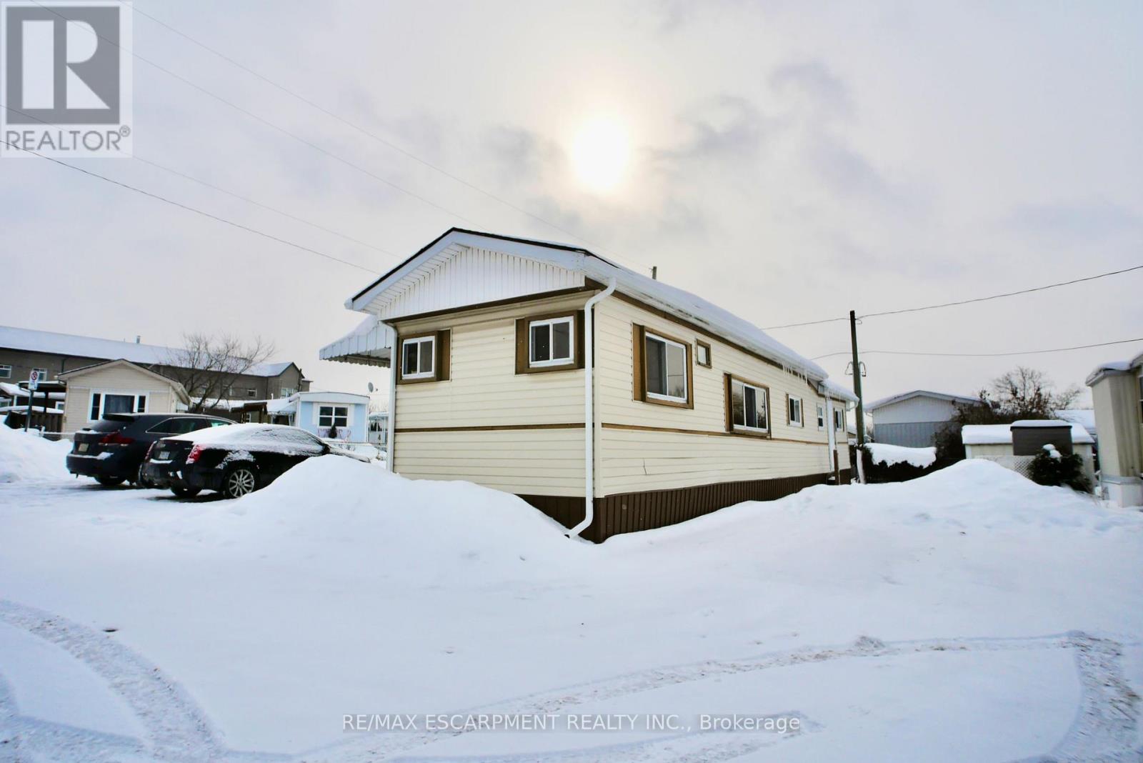 204 - 241 St. Paul Street W, St. Catharines, Ontario  L2S 2E5 - Photo 2 - X12777864