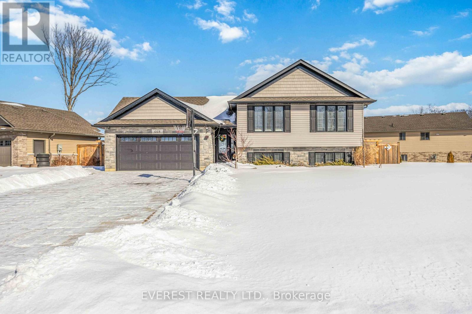 668 WINNERS CIRCLE, St. Clair, Ontario