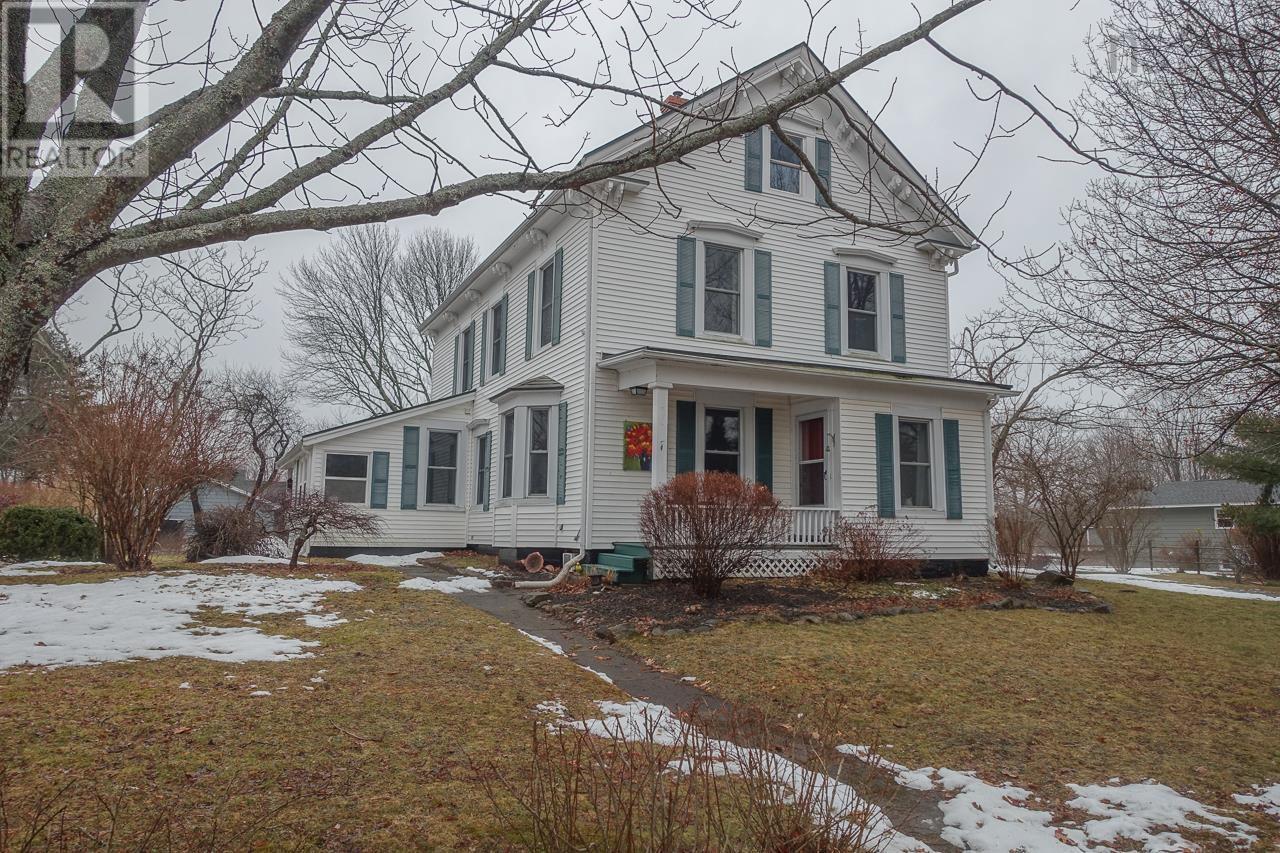 17 Avon Street, Hantsport, Nova Scotia