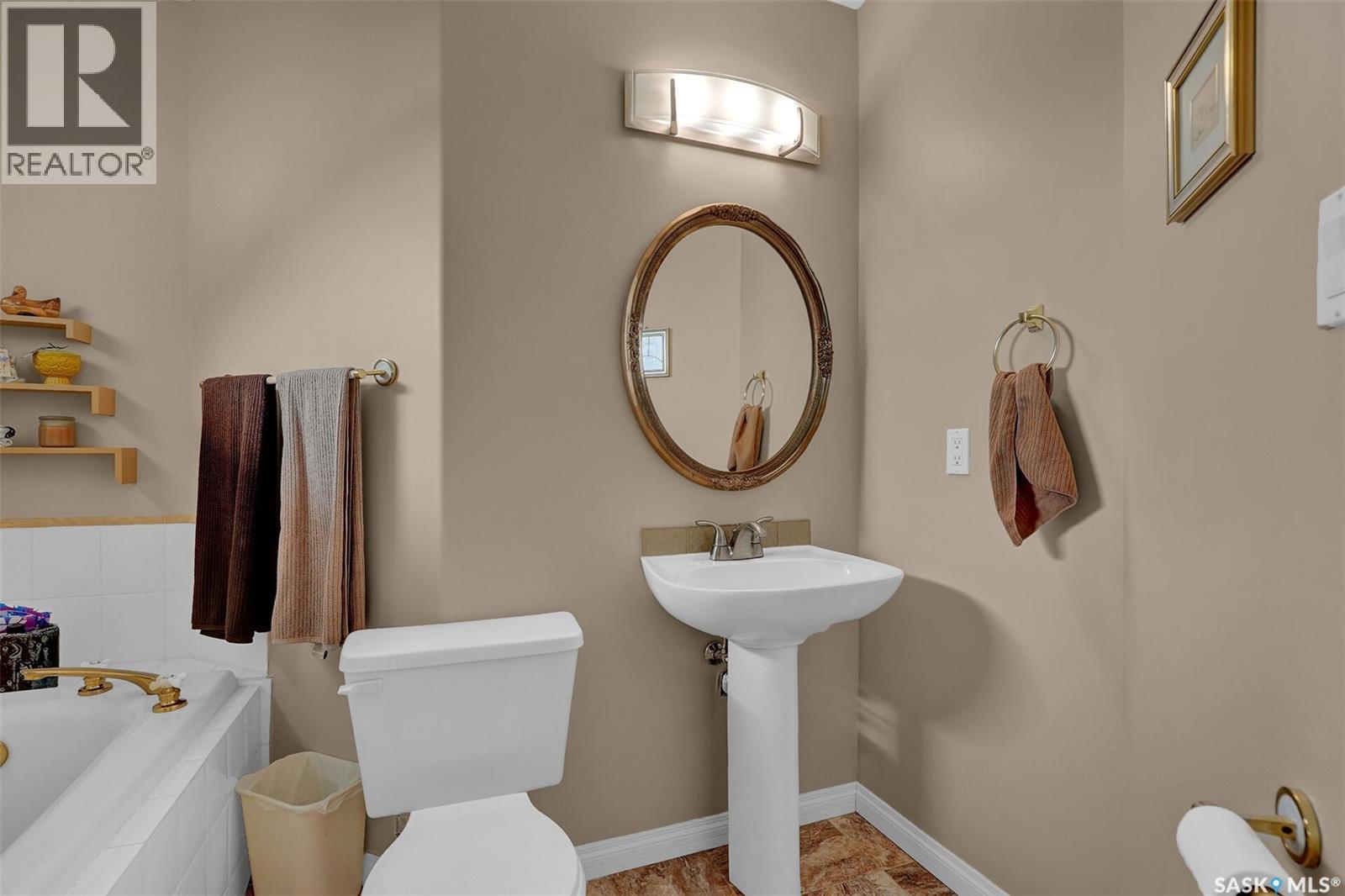 9463 Wascana Mews, Regina, Saskatchewan  S4V 2V5 - Photo 29 - SK030538