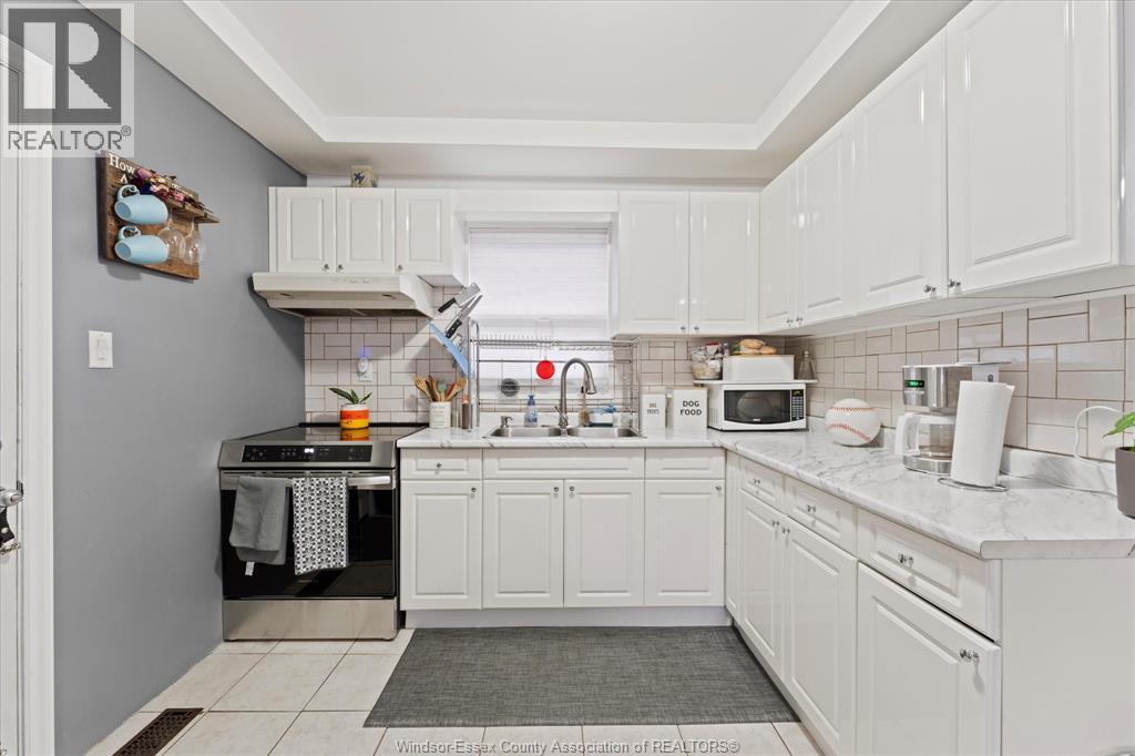 1022 Oak Avenue, Windsor, Ontario  N9A 5G4 - Photo 9 - 26005626