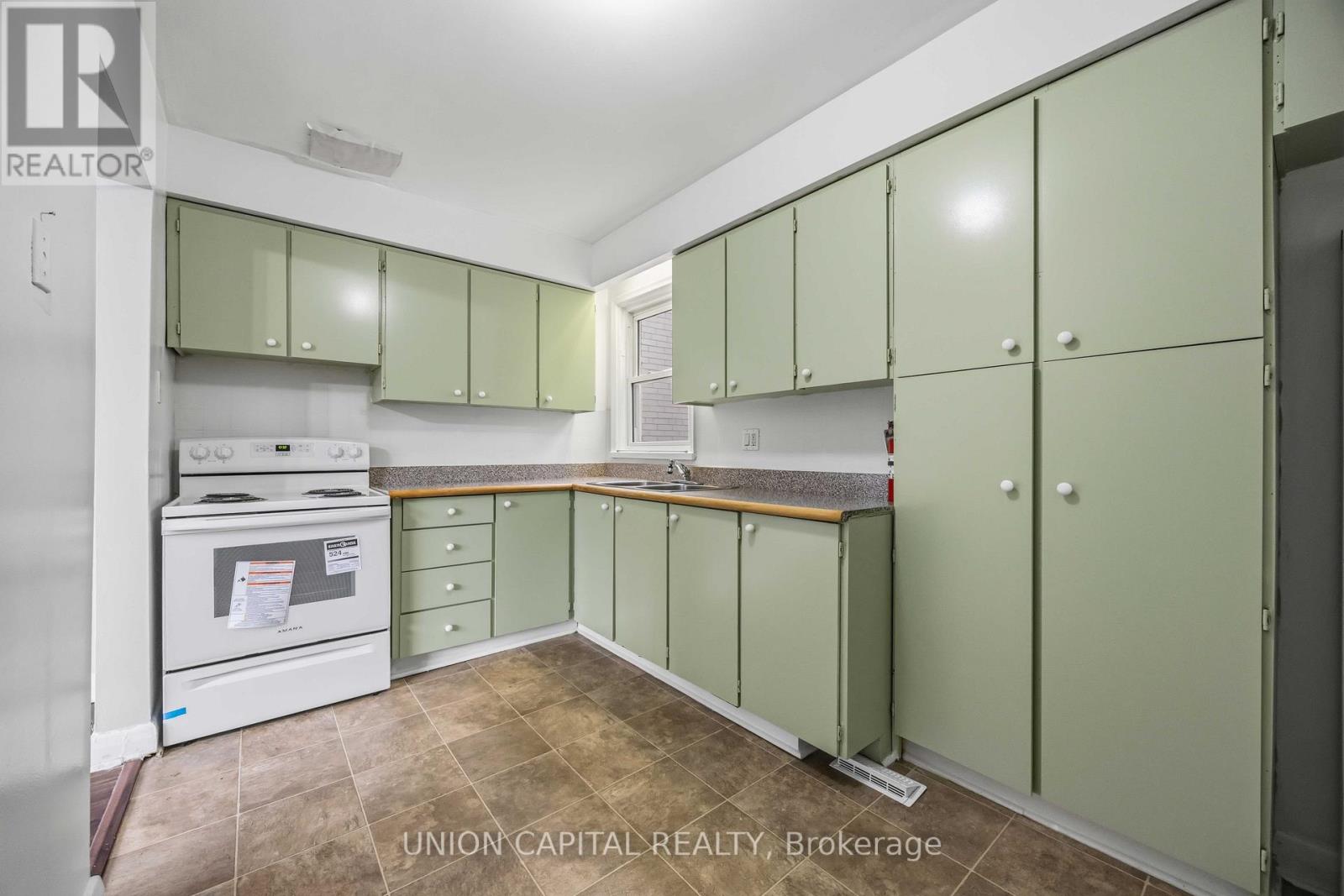 Upper - 515 Marlee Avenue, Toronto, Ontario  M6B 3J3 - Photo 18 - W12876174