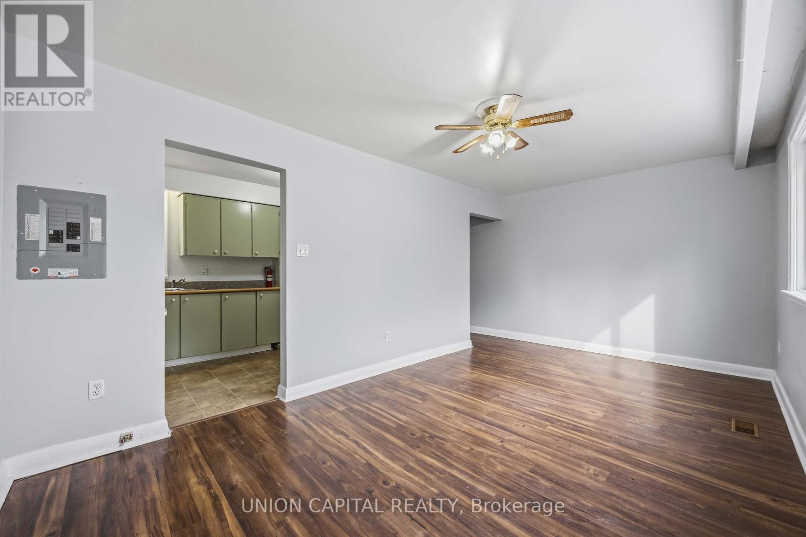 Upper - 515 Marlee Avenue, Toronto, Ontario  M6B 3J3 - Photo 16 - W12876174