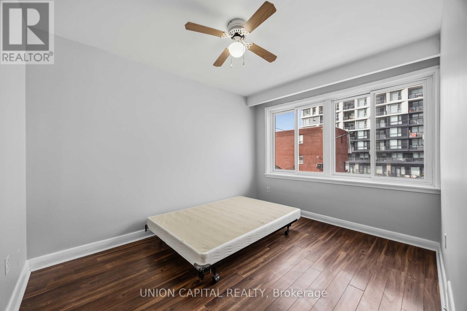 Upper - 515 Marlee Avenue, Toronto, Ontario  M6B 3J3 - Photo 6 - W12876174