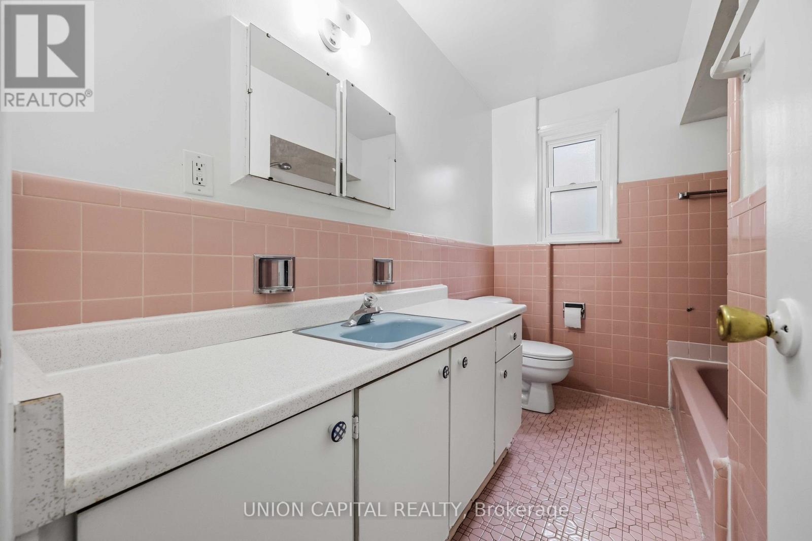 Upper - 515 Marlee Avenue, Toronto, Ontario  M6B 3J3 - Photo 11 - W12876174