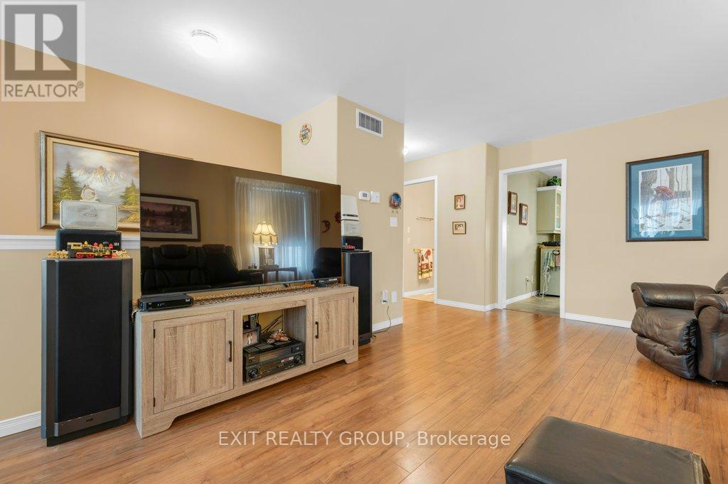 55 Gavey Street, Belleville (Thurlow Ward), Ontario  K8N 0L8 - Photo 9 - X12894738