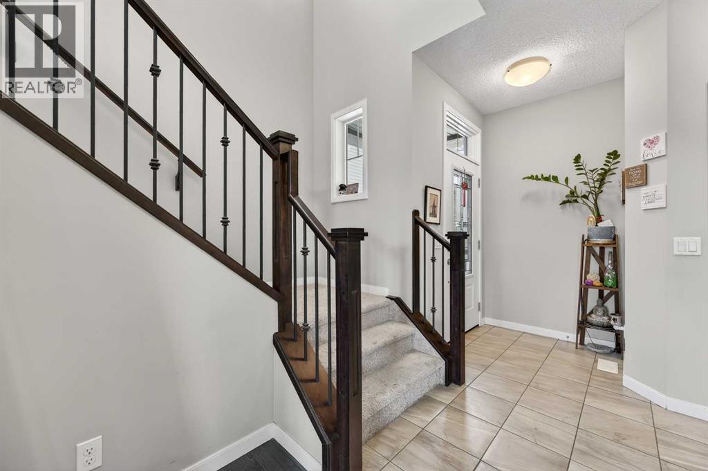 15 Fireside Crescent, Cochrane, Alberta  T4C 2L4 - Photo 4 - A2292524