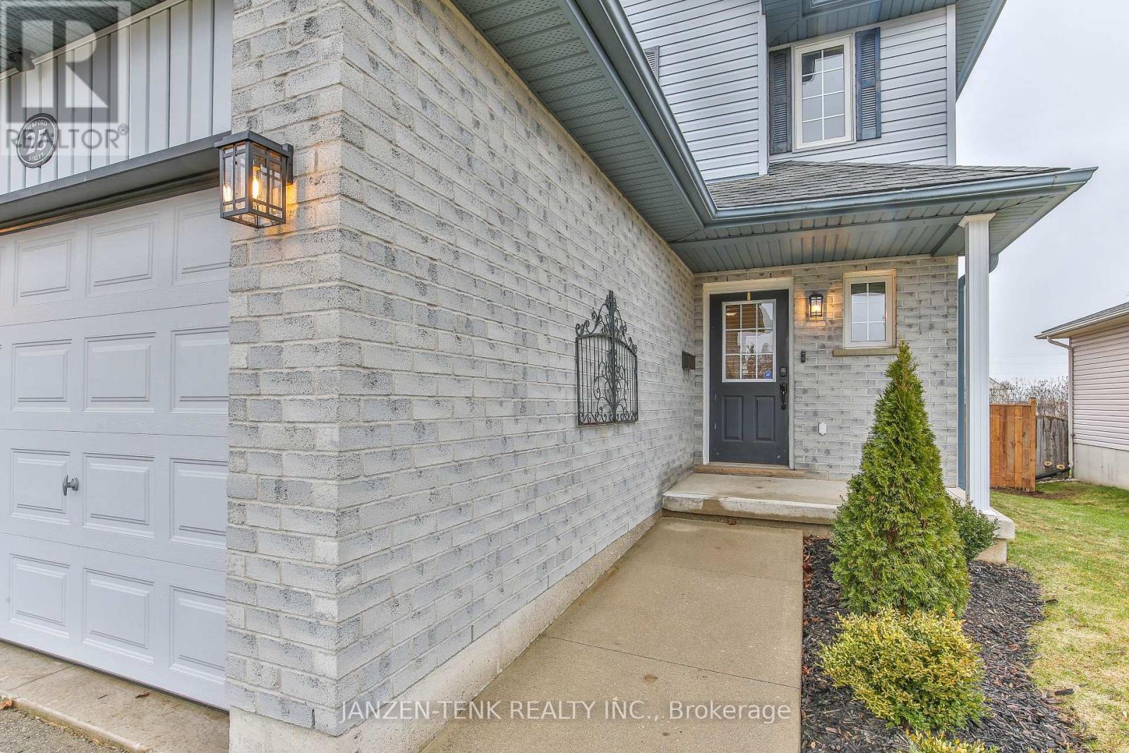 25 Herford Street, Tillsonburg, Ontario  N4G 4V1 - Photo 2 - X12894888