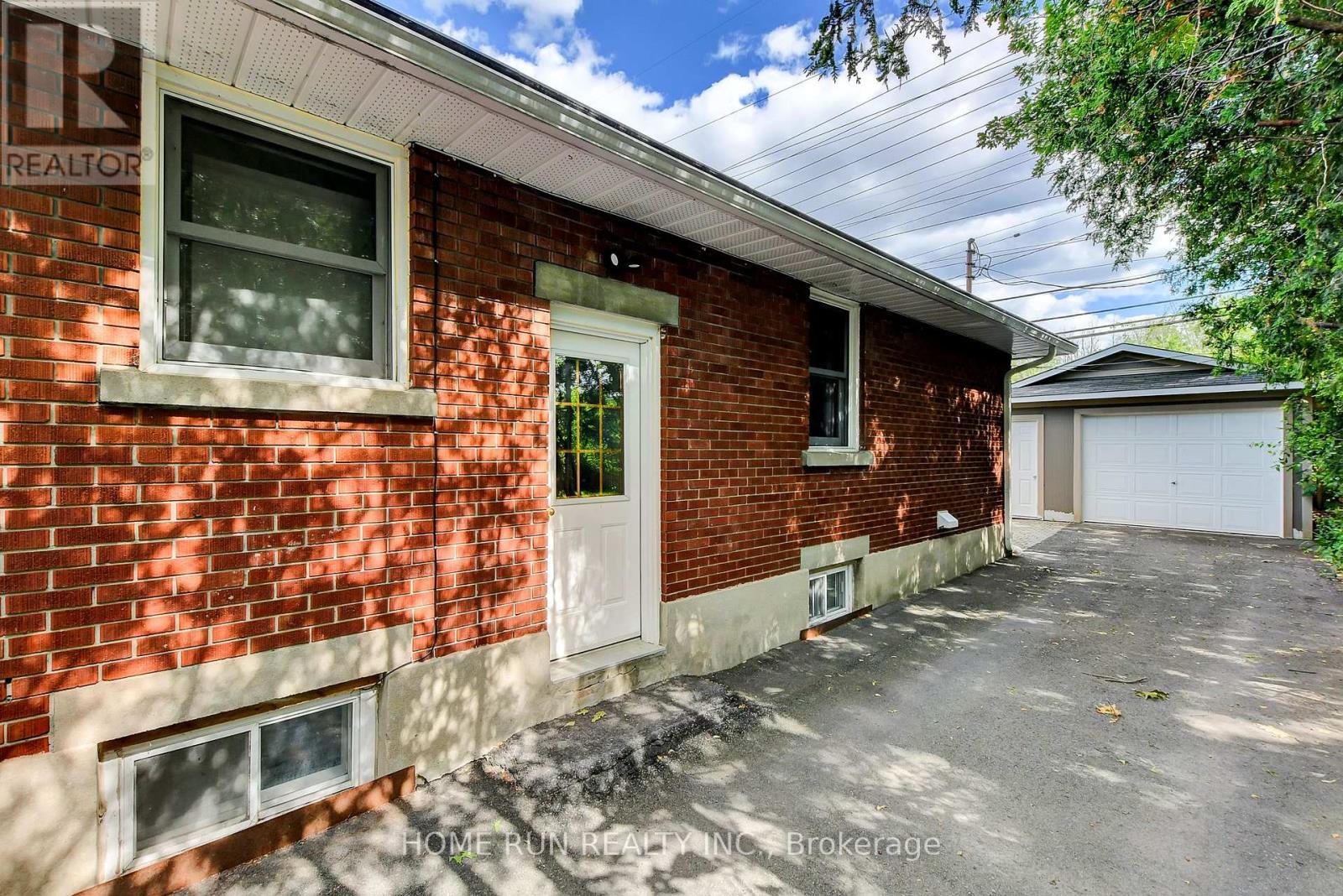 524 Braydon Avenue, Ottawa, Ontario  K1G 0W8 - Photo 2 - X12894740