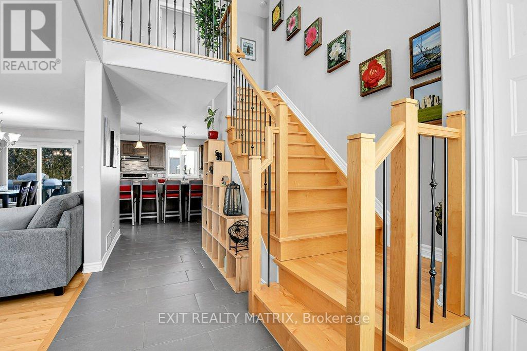 106 Cobblestone Drive, Russell, Ontario  K4R 0B2 - Photo 3 - X12894758