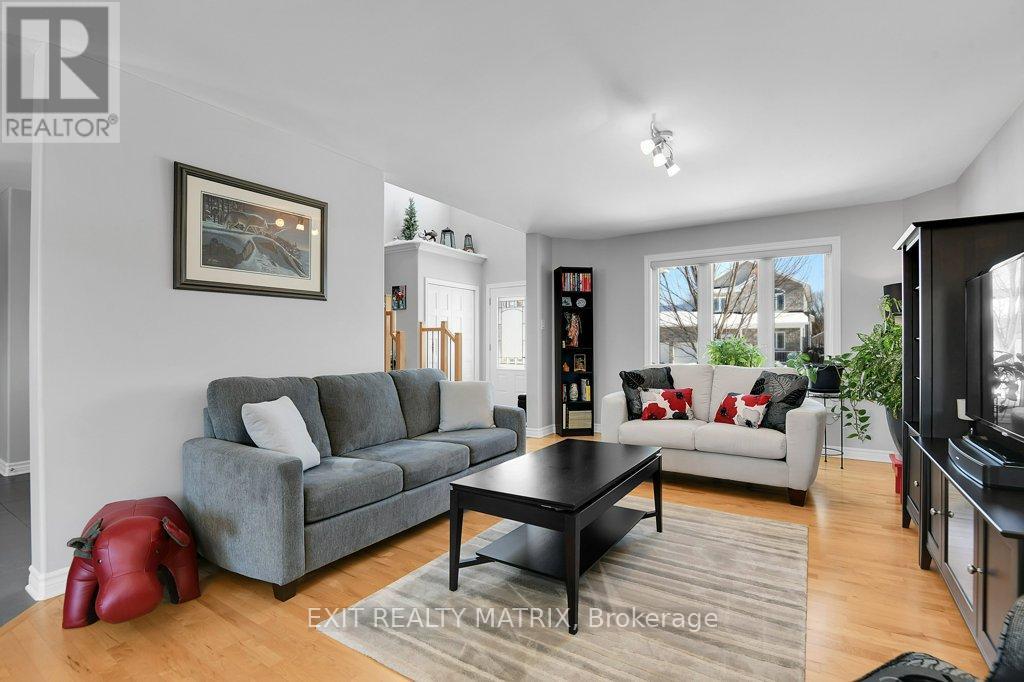 106 Cobblestone Drive, Russell, Ontario  K4R 0B2 - Photo 5 - X12894758