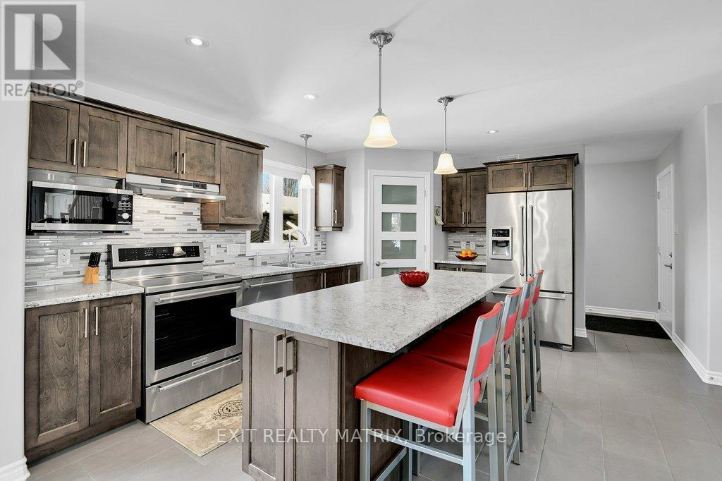 106 Cobblestone Drive, Russell, Ontario  K4R 0B2 - Photo 9 - X12894758